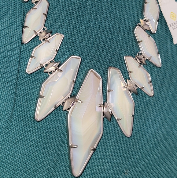IRIDESCENT WHITE BANDED AGATE NECKLACE SILVER NWT - Picture 12 of 15